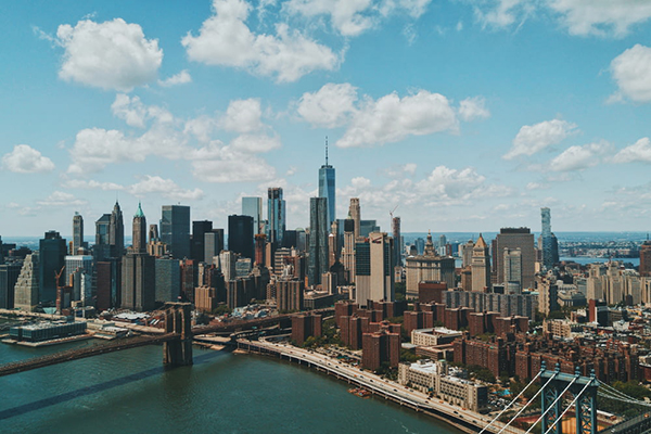 wide angle photo of Brooklyn Bridge under cloudy_yy.jpg